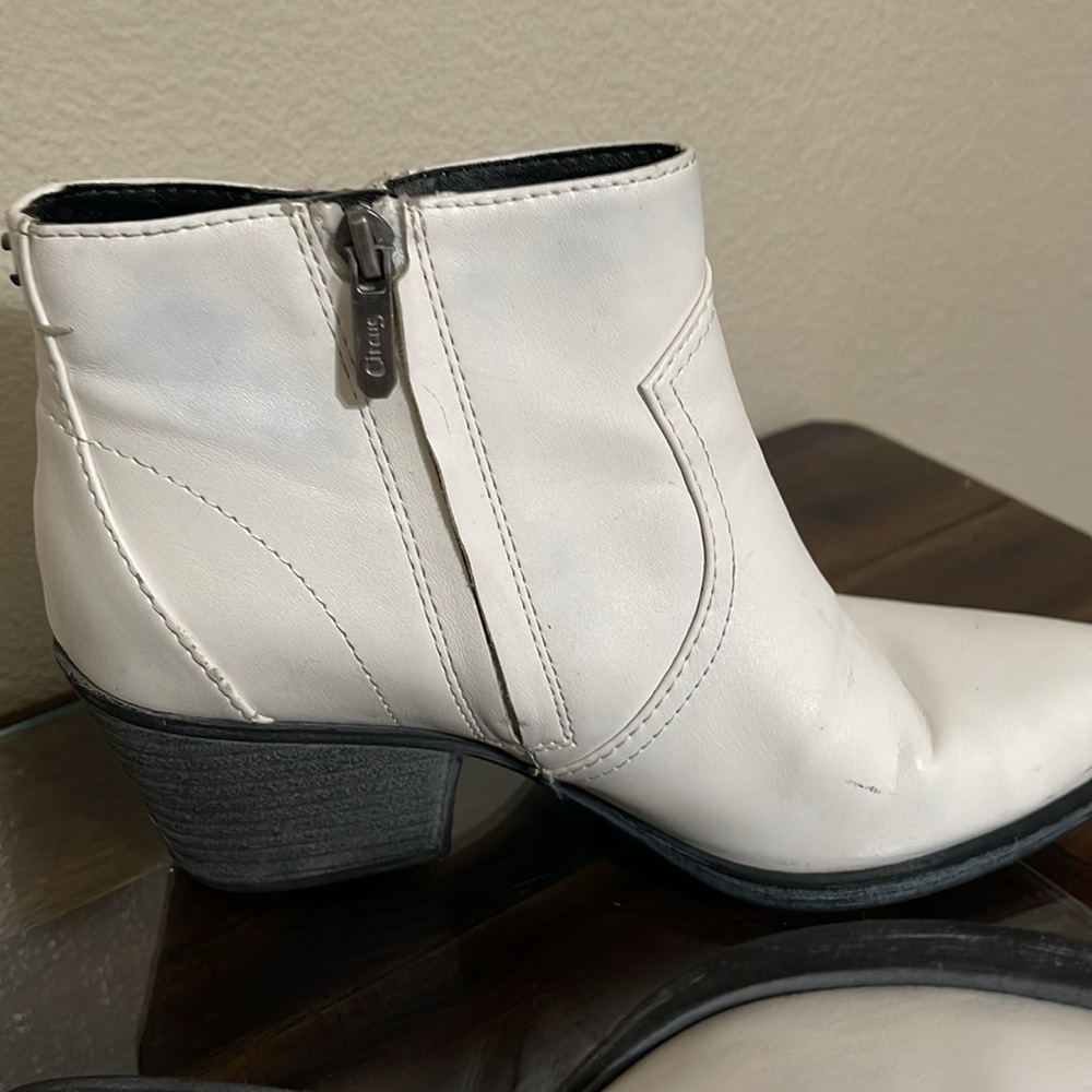 Circus by Sam Edelman White Whistler Ankle Booties Sz 8 Studded Pointy western - Picture 8 of 16